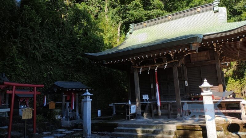安貞元年（1227）に創建したと伝えられており、歴史ある野島稲荷神社社殿