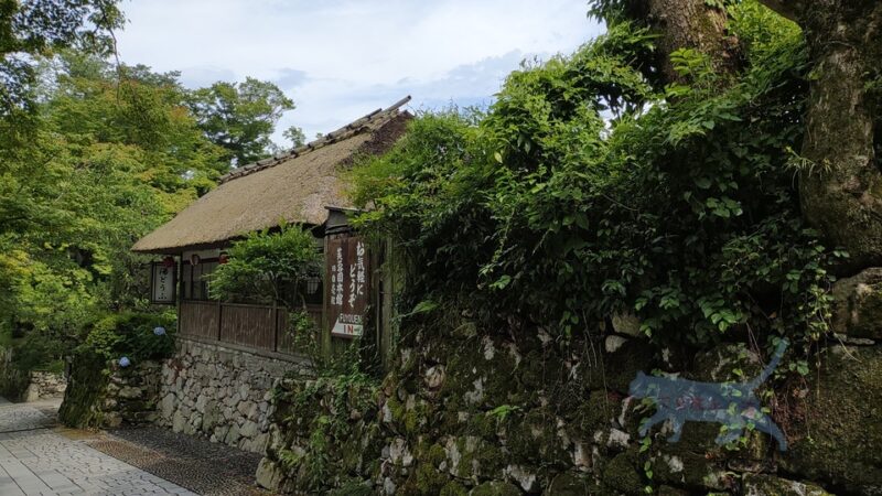 延暦寺の麓に広がる坂本の町には今も至る所で穴太衆積みの石垣