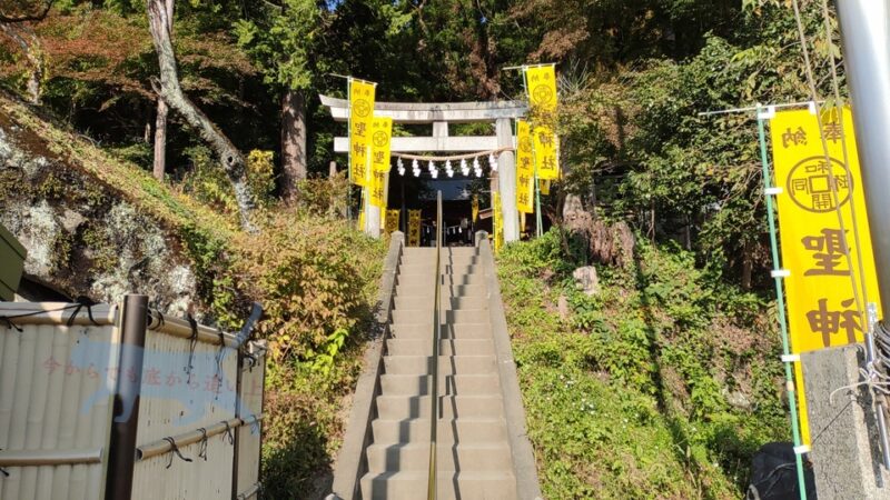 駅から普通にあるけば５分ぐらいで到着する聖神社。
